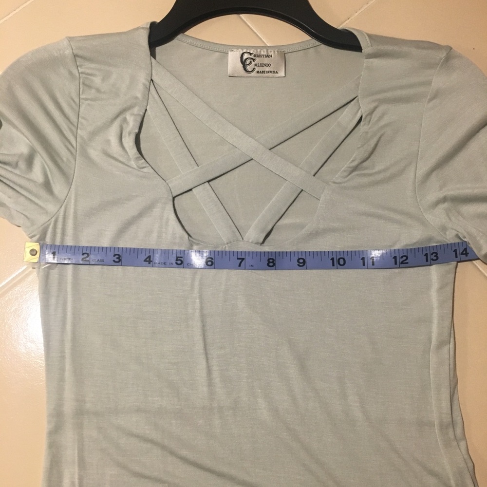 *DONATED* 😊 💥Women’s size small top💥 - Picture 2 of 6